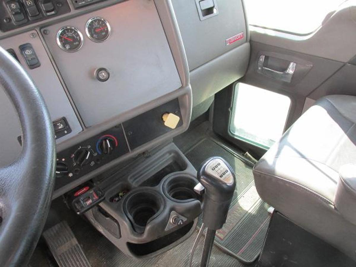 Used 2014 Kenworth T 370 with flat deck