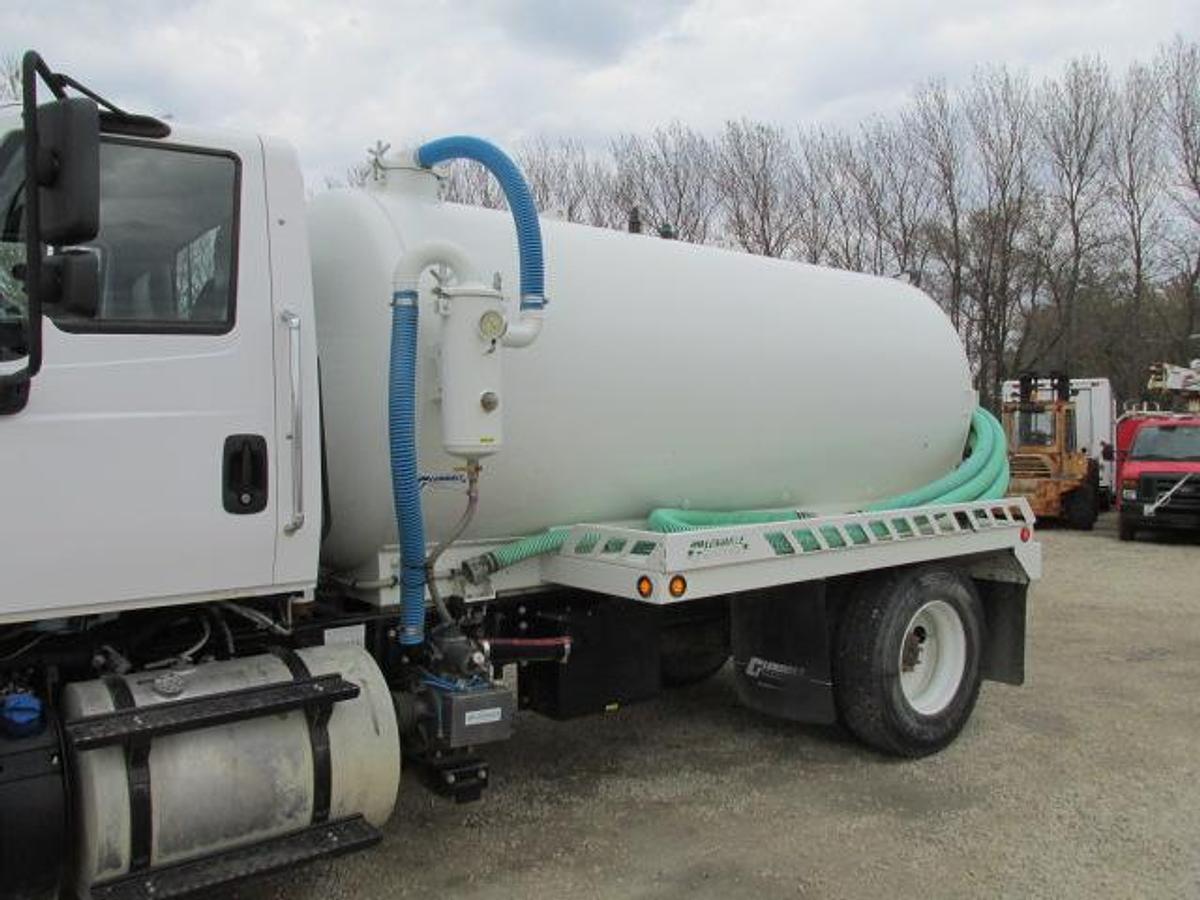 Used 2018 International 7600 Septic Truck 2000 Gal