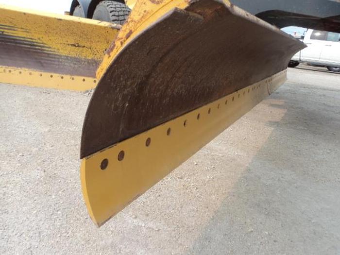 Used 2013 John Deere 870 GP with wing