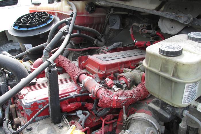 Used 2015 Freightliner M2 Cummins power hydraulic brakes 24 ft box