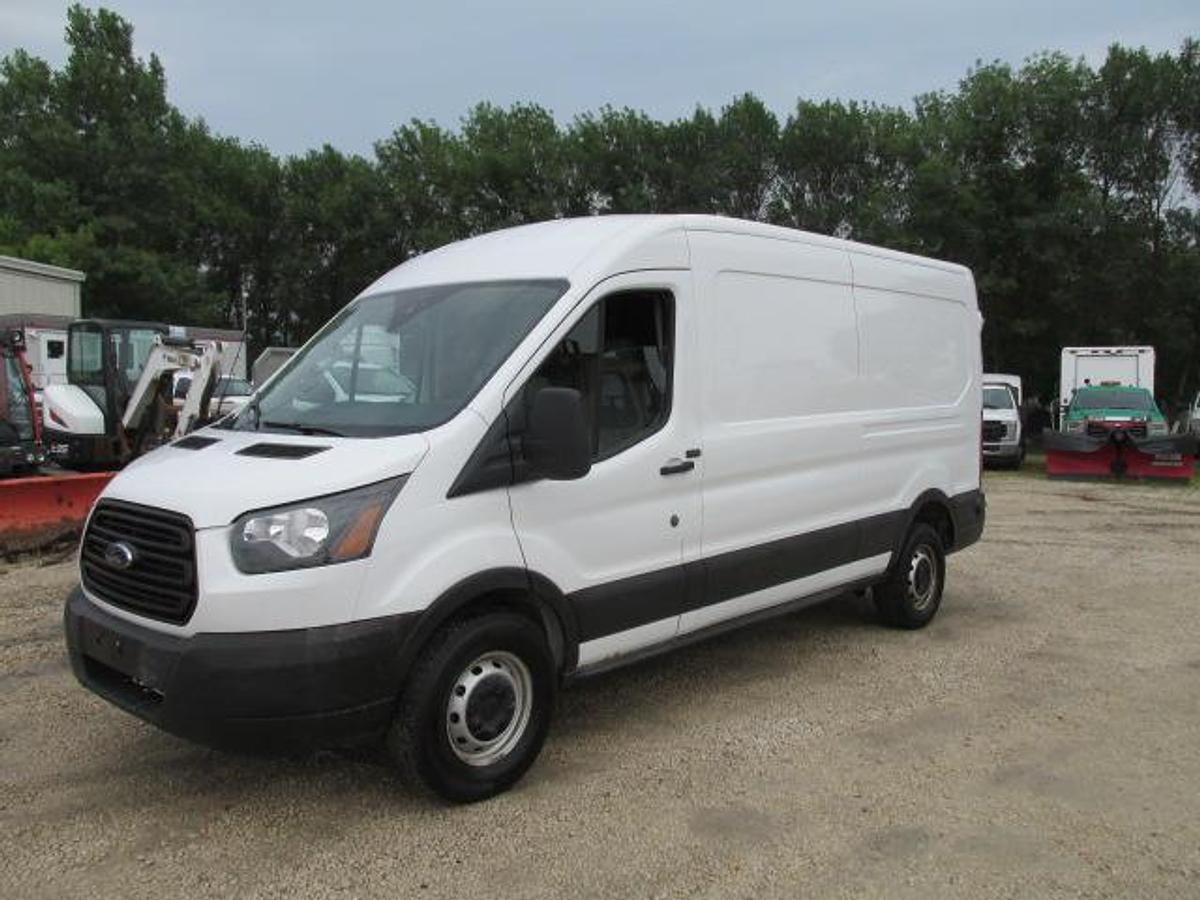 Used 2019 Ford T 250 Transit 148 med roof cargo van