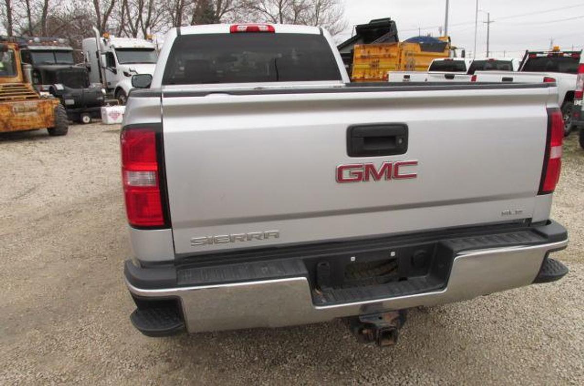 Used 2018 GMC Sierra b2500 Crew Cab 4x4 long box
