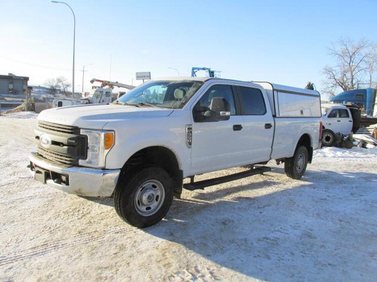 Used 2017 Ford F350 Crew Cab 4x4 8 ft box