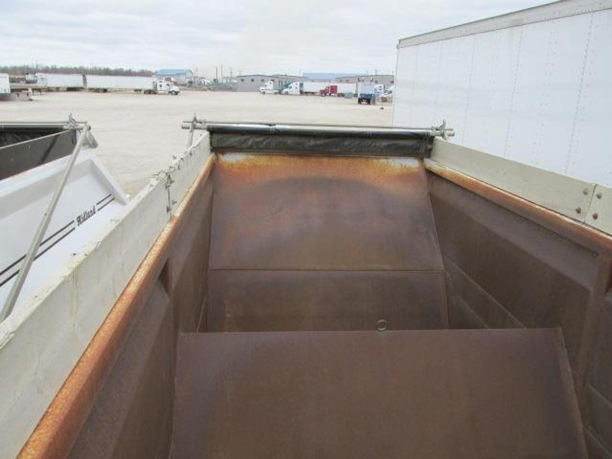 Used 2015 Midland MX 2000 cross belly dump trailer