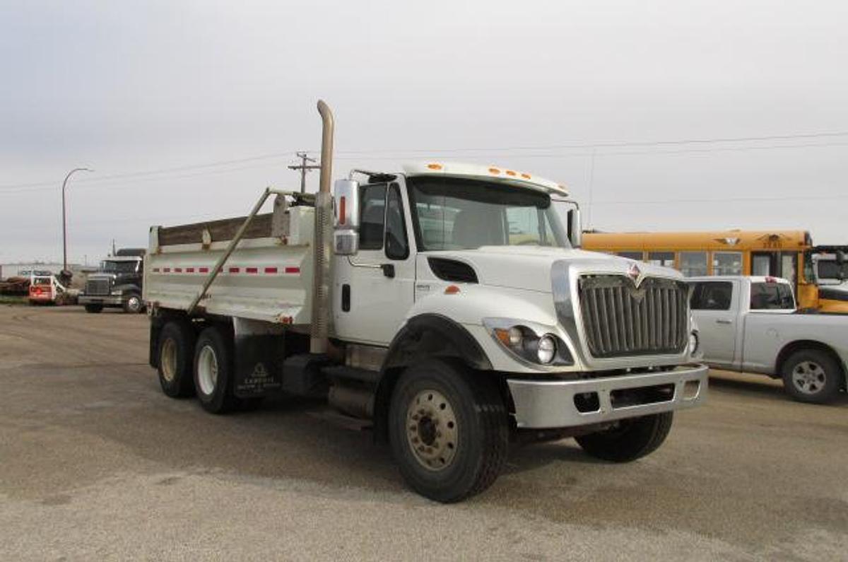 Used 2015 International 7400 Dump