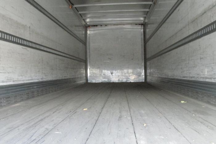 Used 2018 Peterbilt 337 26 ft Van with power tailgate low km