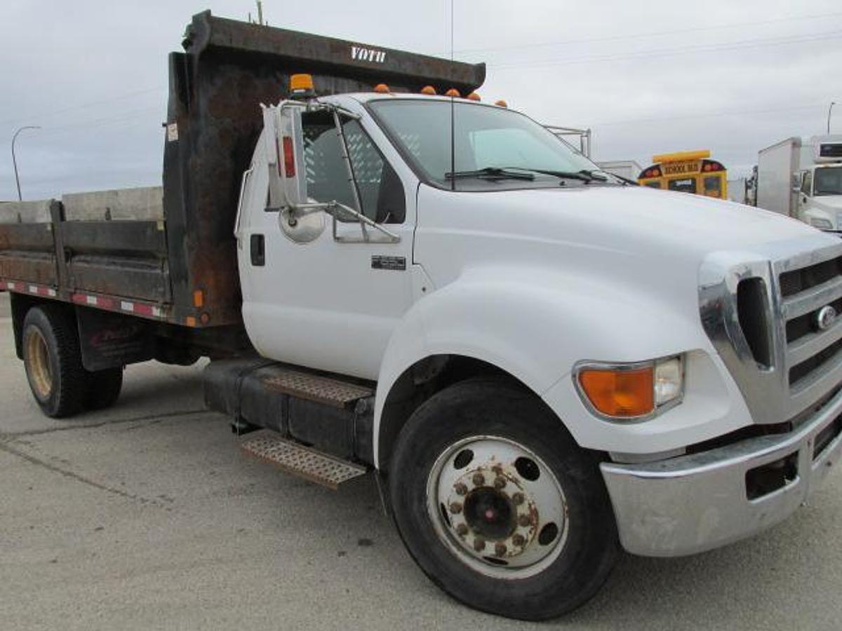 Used 2006 Ford F 650 with 13 ft dump box