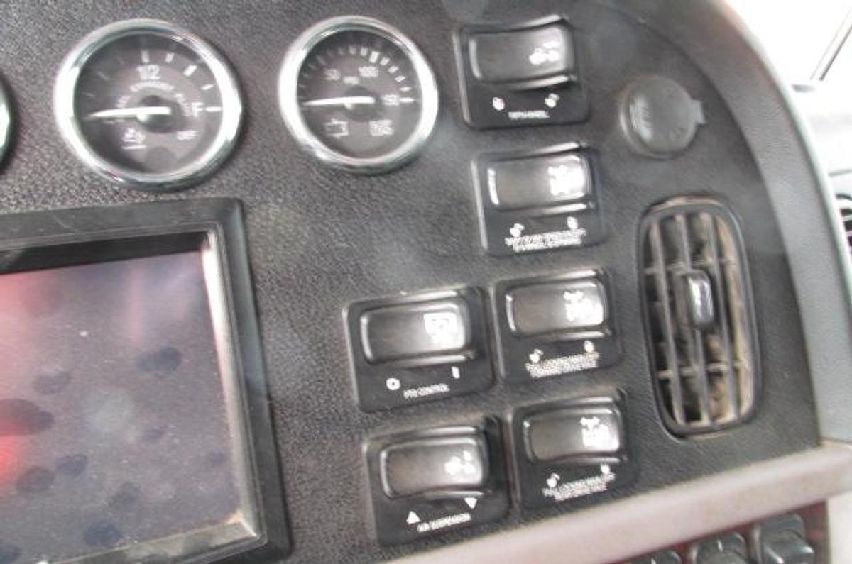 Used 2018 Peterbilt 367 X 15 565 HP 18 spd