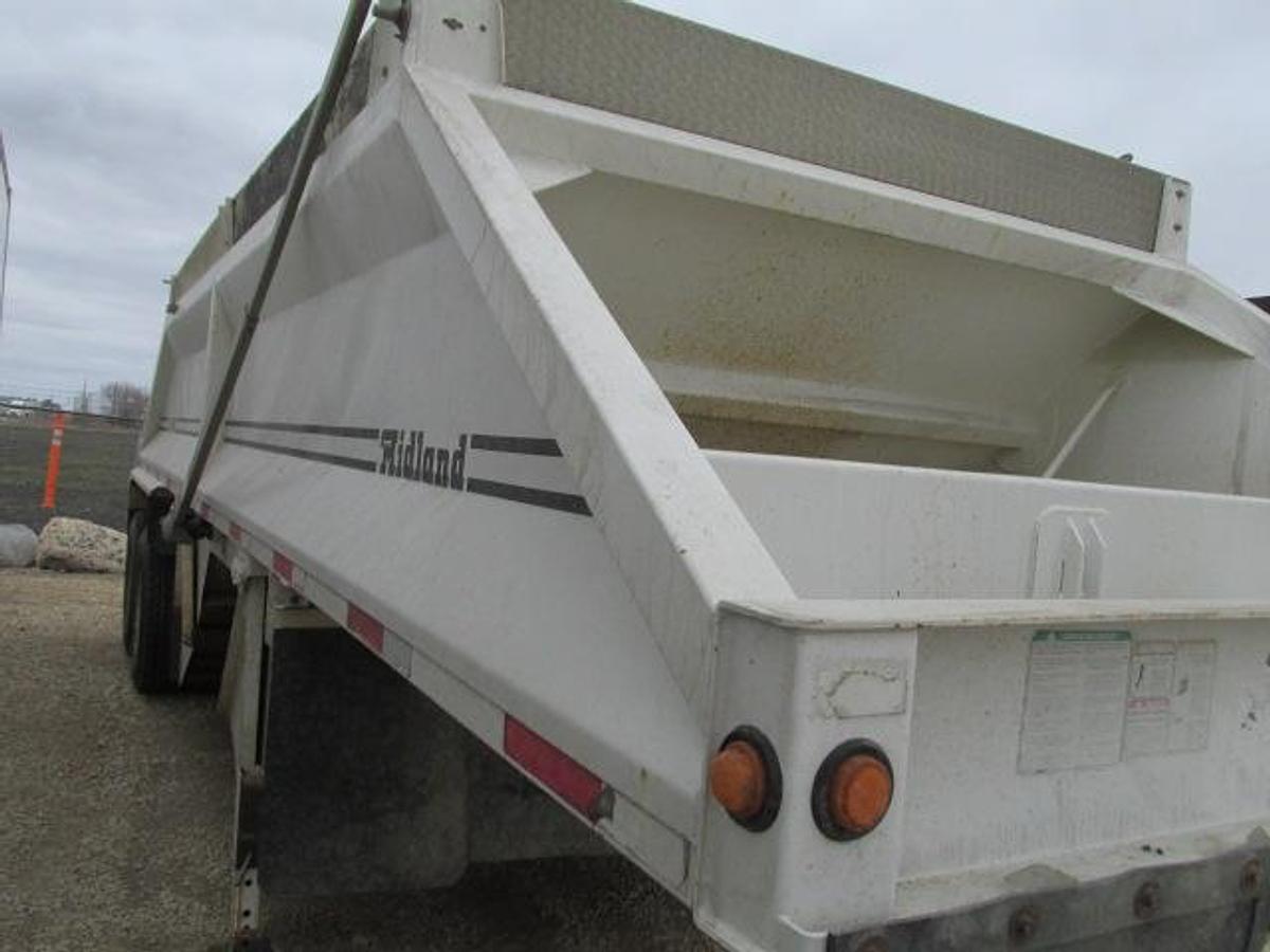 Used 2015 Midland MX 2000 cross belly dump trailer