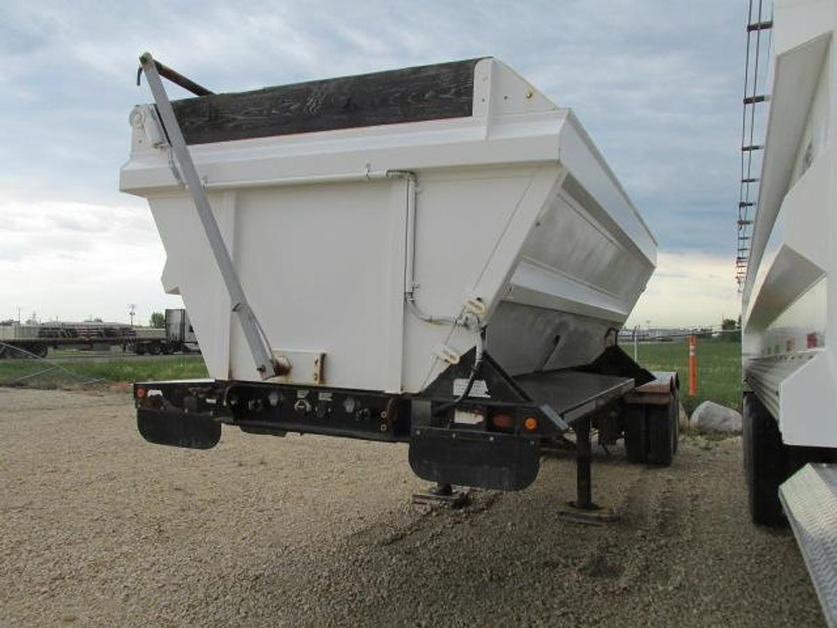 Used 2013 Arnes 15 ft side dump lead trailer