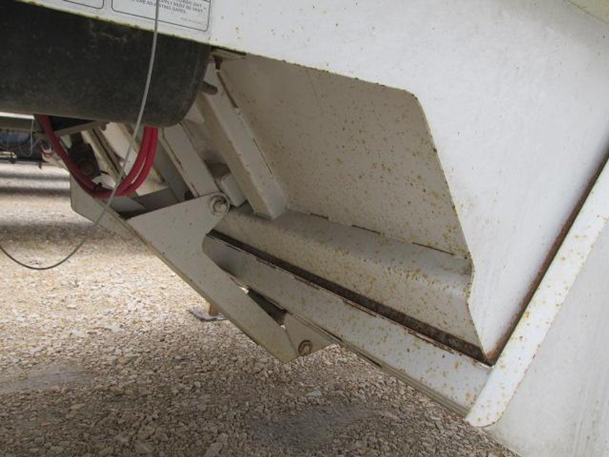 Used 2015 Midland MX 2000 cross belly dump trailer