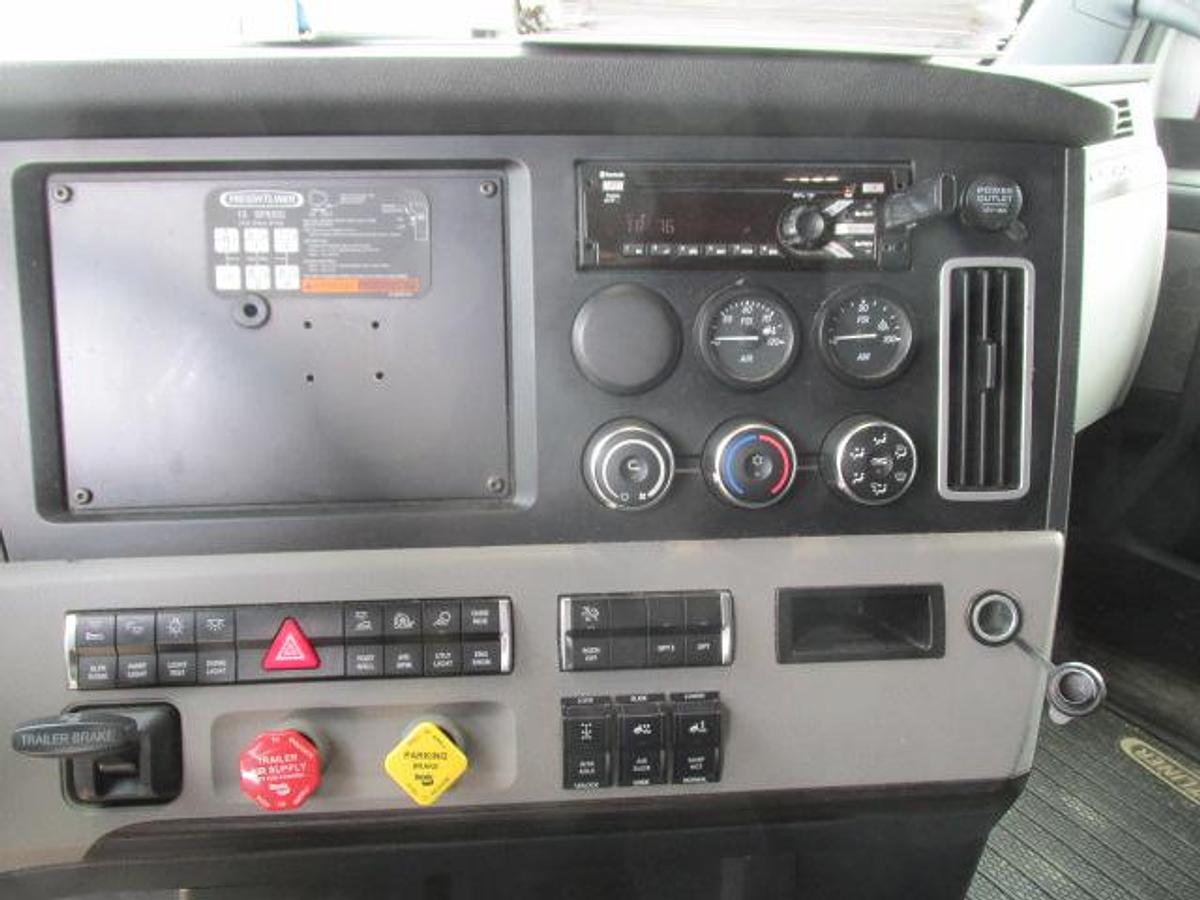 Used 2019 Freightliner Cascadia DD 15 455 hp 13 spd transmission