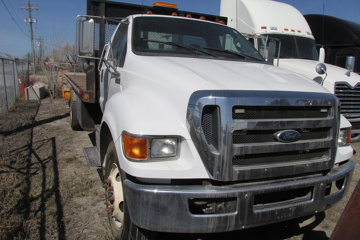 Used 2011 Ford f 750 with 18 ft flat deck
