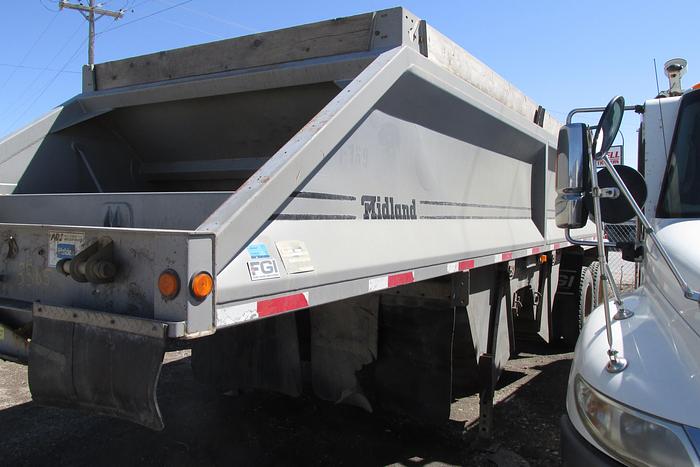 Used 2005 Midland Cross belly dump trailer