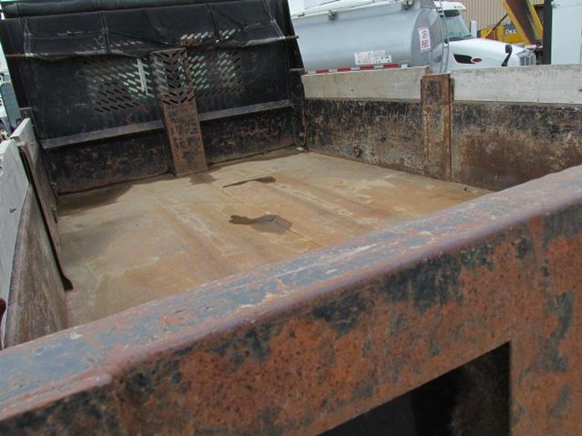 Used 2006 Ford F 650 with 13 ft dump box