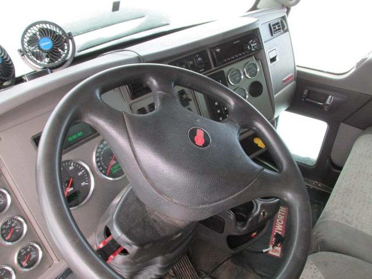 Used 2017 Kenworth T 370 with 24 ft Van body with tailgate