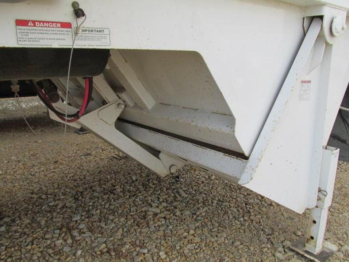 Used 2019 Midland MX 2000 cross gate belly dump