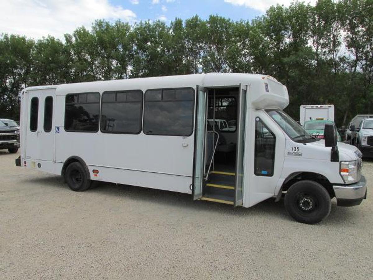 Used 2019 Ford E450 21 passenger wheelchair shuttle bus