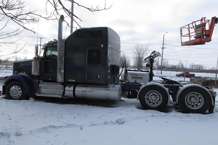Used 2023 Kenworth W 900 565 hp Cummins 18 speed