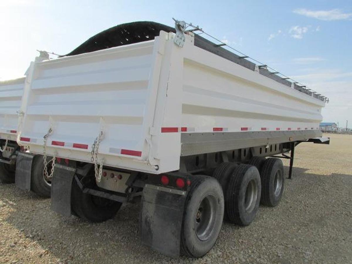 Used 2013 Arnes Triple axle end dump gravel trailer