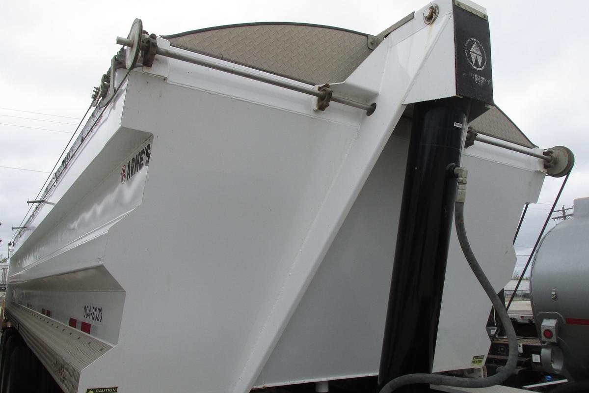 Used 2023 Arnes Trple axle end dump trailer