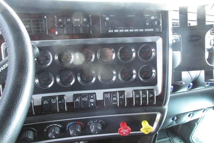 Used 2023 Kenworth W 900 565 hp Cummins 18 speed