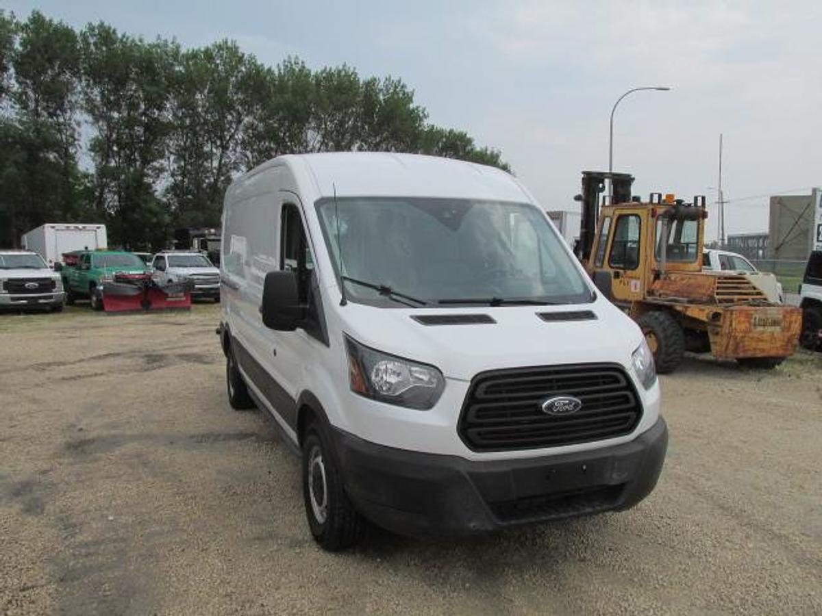 Used 2019 Ford T 250 Transit 148 med roof cargo van