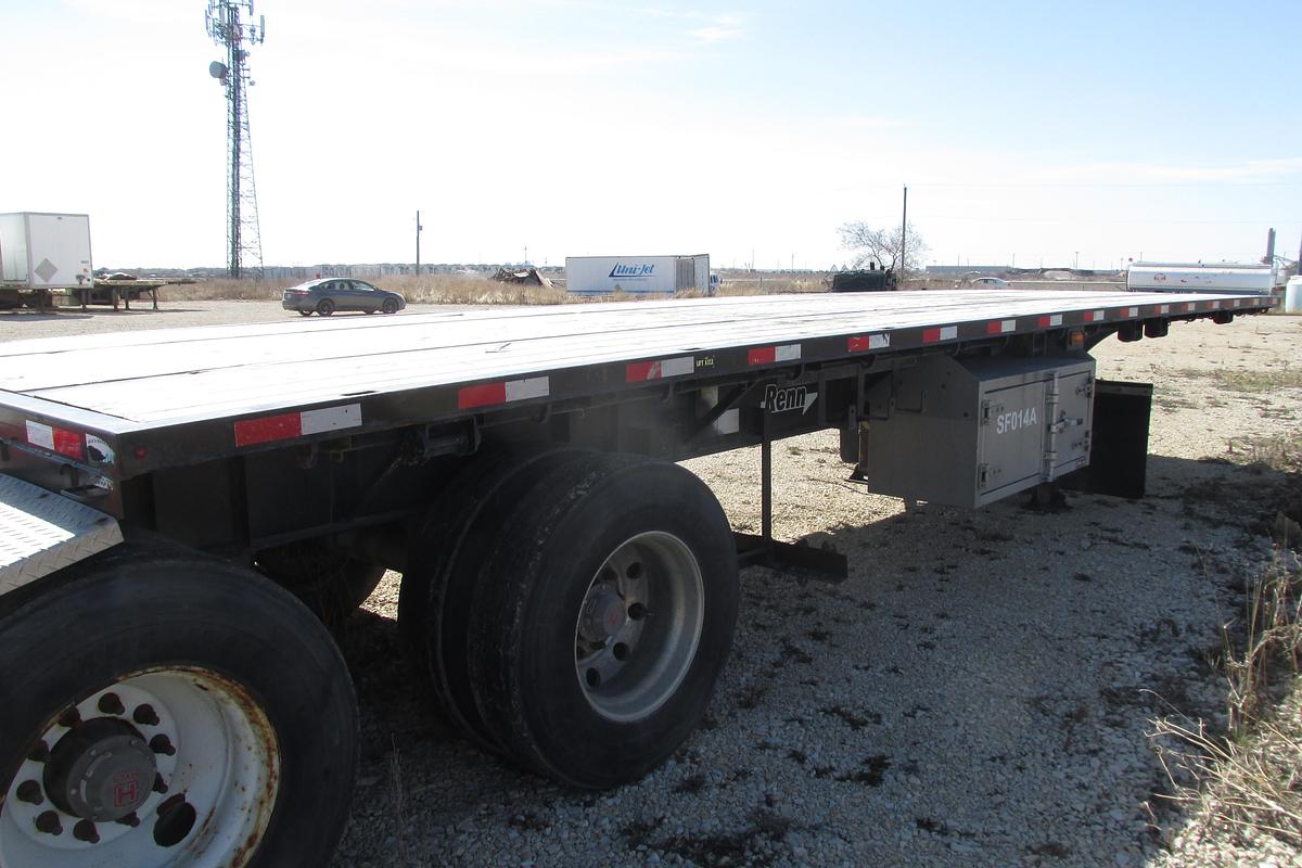 Used 2023 Renn Super B trailer with lifting axle
