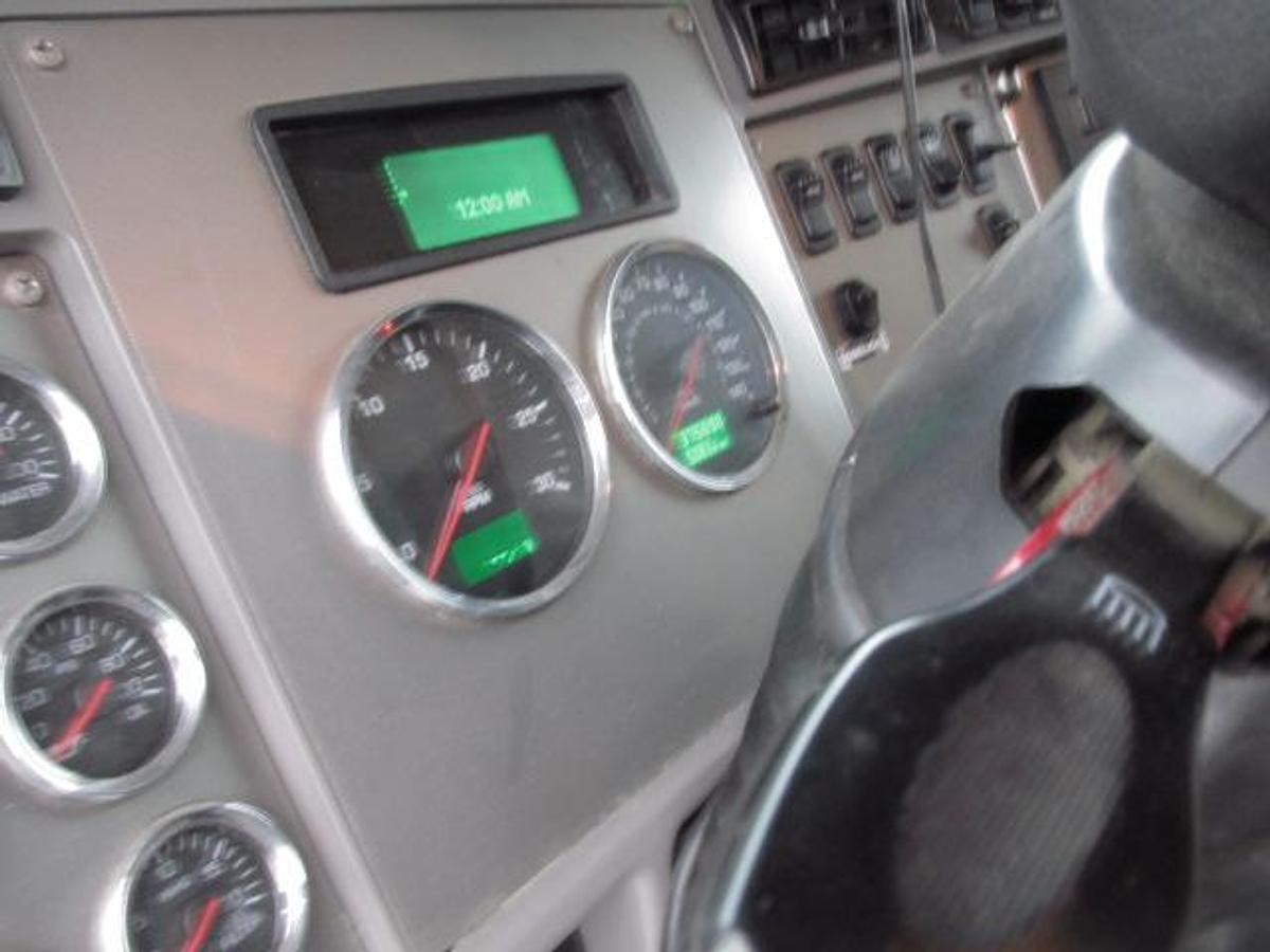 Used 2017 Kenworth T 370 with 24 ft Van body with tailgate