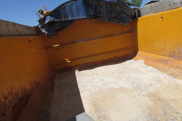 Used 2008 Ford F 750 dump with hydraulic brakes  only 102,000 km