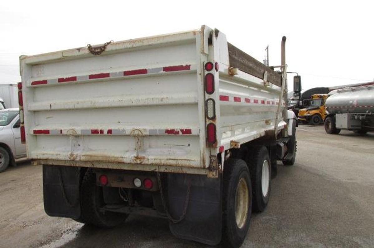Used 2015 International 7400 Dump