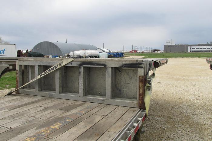 Used 2016 Doonan Specialized low pro step deck tridem combo