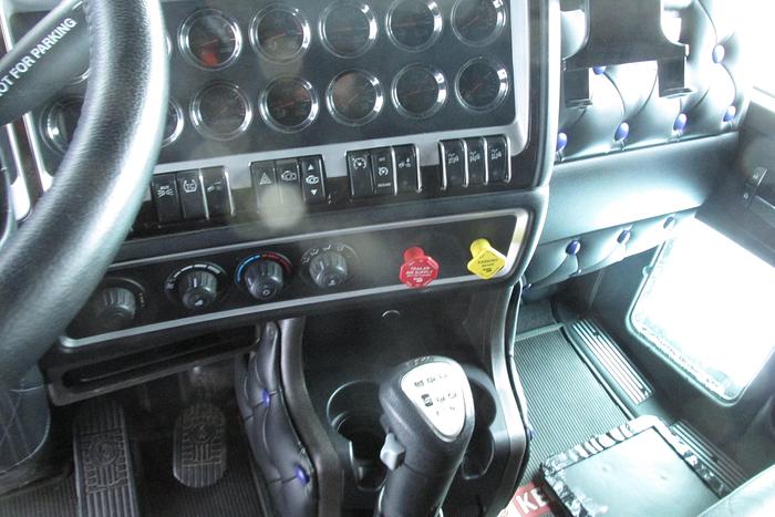 Used 2023 Kenworth W 900 565 hp Cummins 18 speed