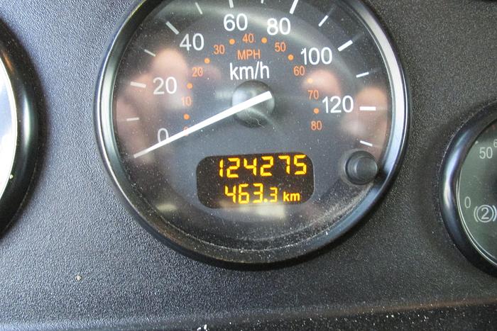 Used 2018 Peterbilt 337 26 ft Van with power tailgate low km