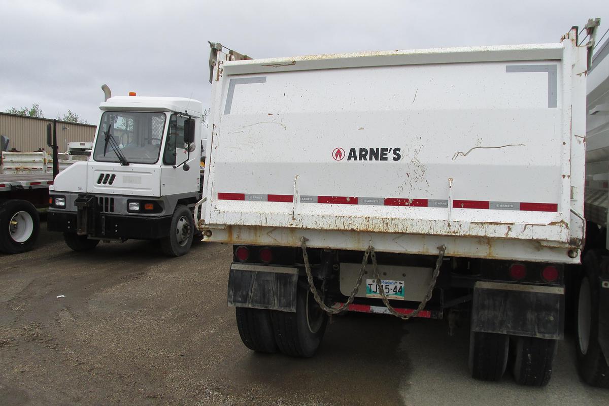 Used 2023 Arnes Trple axle end dump trailer