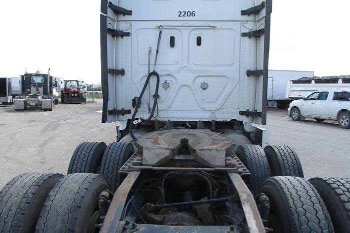 Used 2020 Freightliner Cascadia DD 15