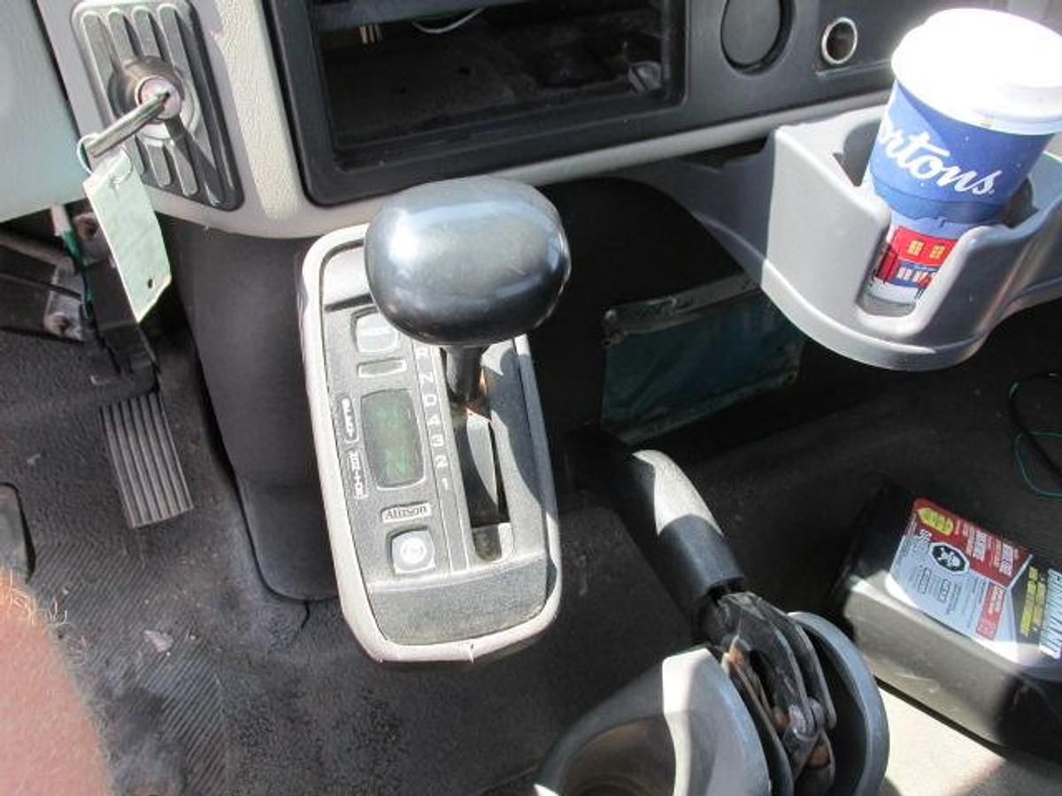 Used 2009 International 4300 with hydraulic brakes new 22 ft flat deck