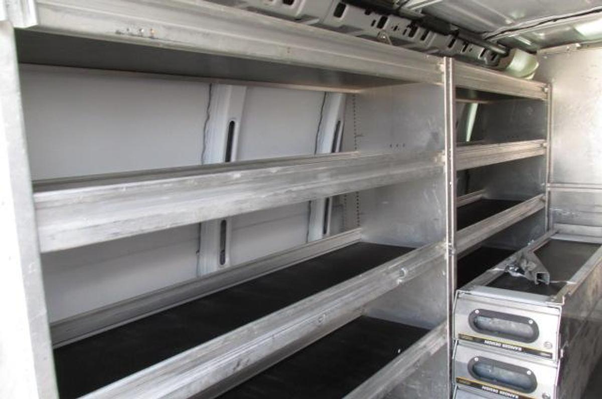 Used 2018 Chevrolet Express 2500 Cargo Van low kms