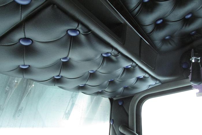 Used 2023 Kenworth W 900 565 hp Cummins 18 speed