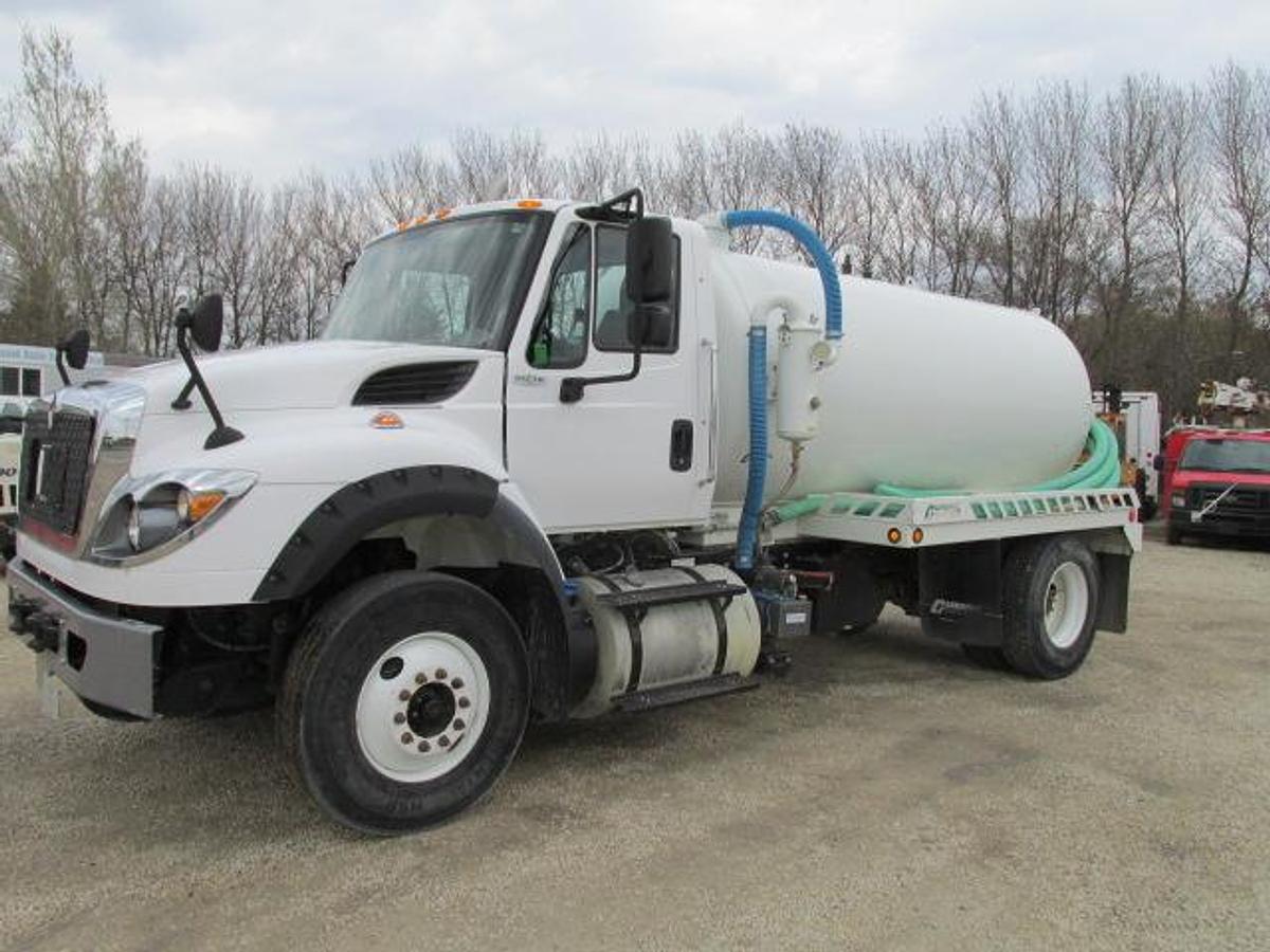 Used 2018 International 7600 Septic Truck 2000 Gal 