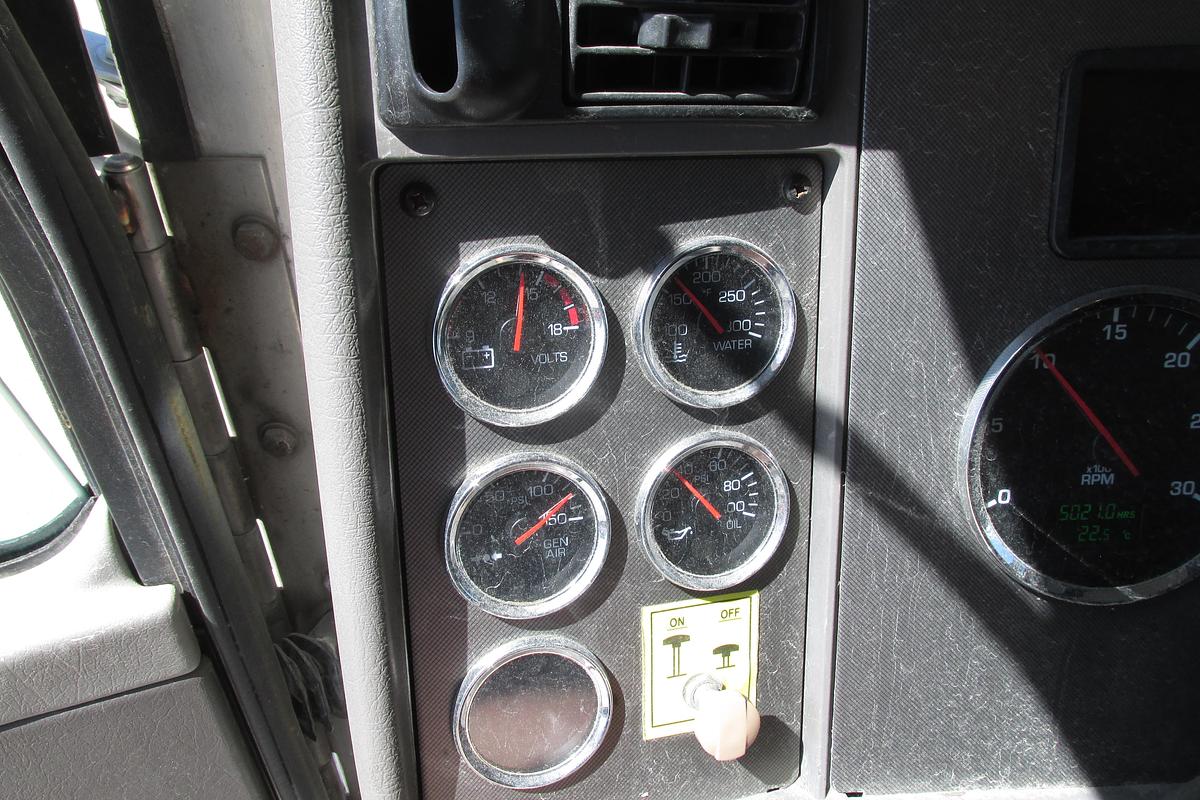 Used 2013 Kenworth T370 with 26 ft box and reefer system