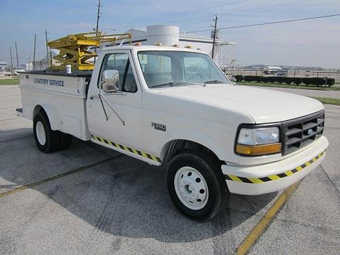Used 1992 Wollard Lav-truck
Model TLS-770W
FORD F-350 Chassis
With lift.
