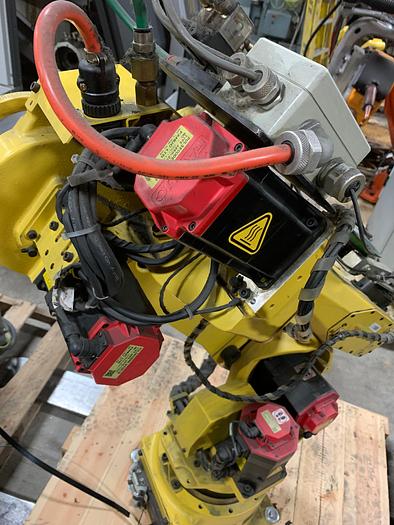 Used FANUC M16iB/20 6 AXIS CNC ROBOT WITH FANUC RJ3IB CONTROLLER
