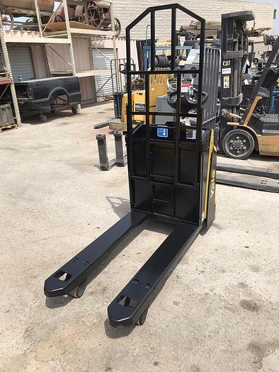 Used 2016 Yale MPB045 Electric Pallet Jack