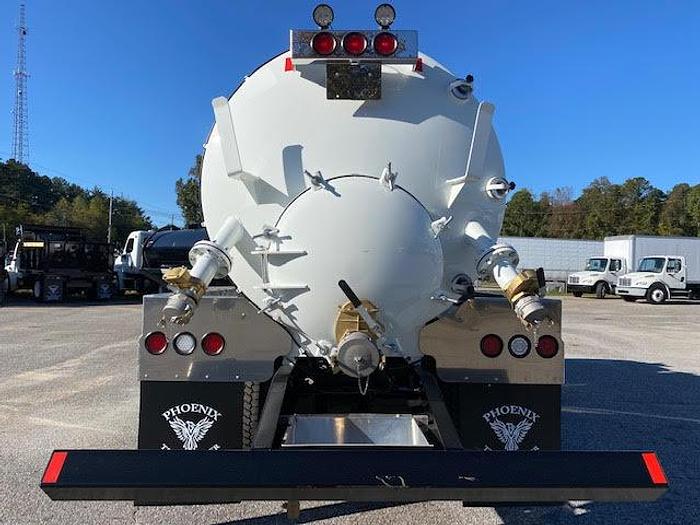 Used 2013 International 4300, DT466, automatic, NEW 2,500 gallon pump