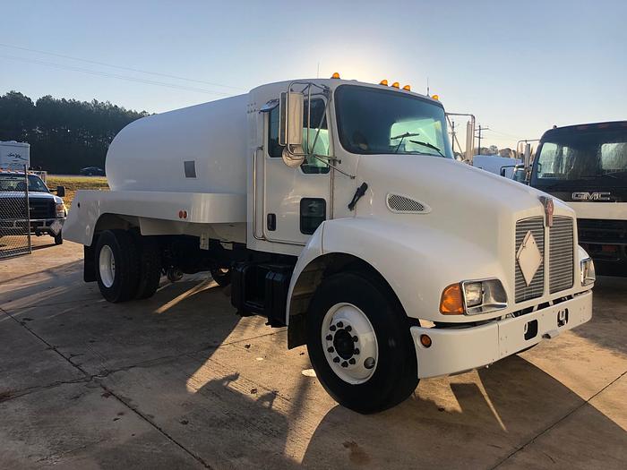 2004 KENWORTH T300