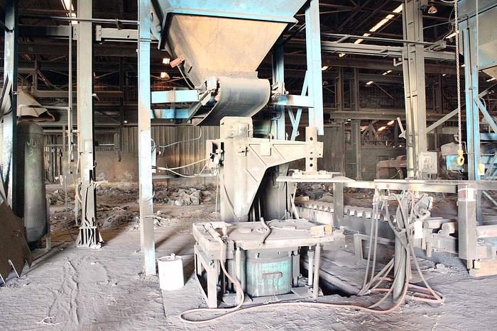 Used INTERNATIONAL TYPE PVKL JOLT SQUEEZE MOLDING MACHINE