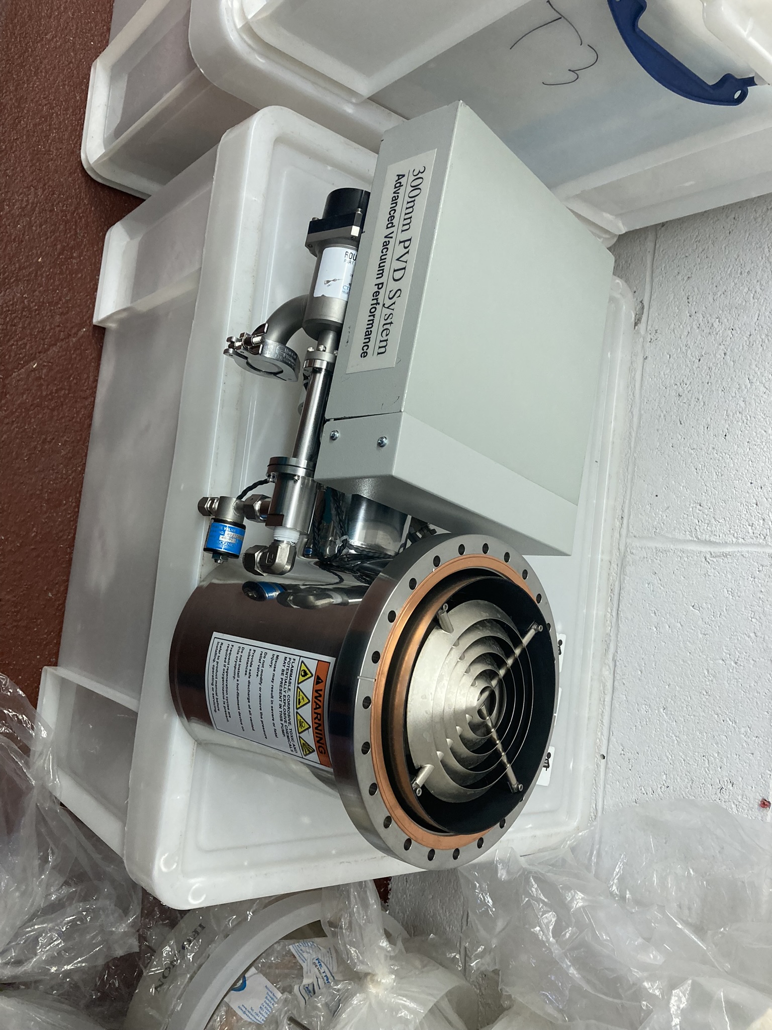 Used CTI-CRYOGENICS 8116250G002R CRYO WITH CHEVRON