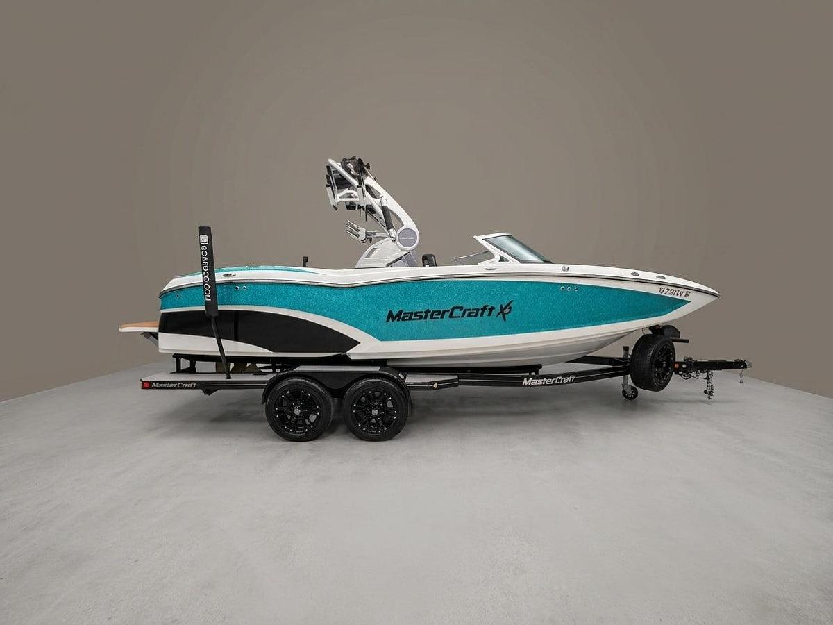 Used 2018 MasterCraft X23 - Blue MF / White