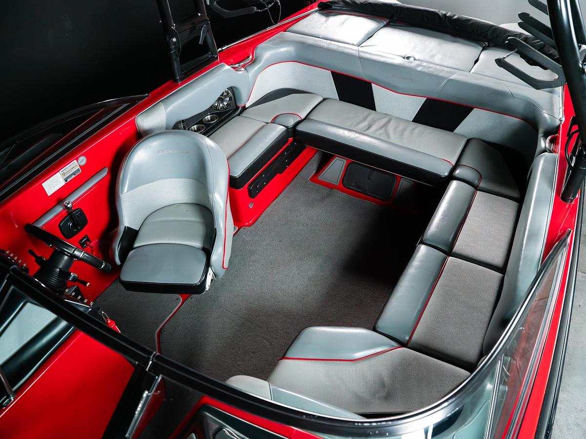 Used 2016 Moomba Mondo - Red / Black